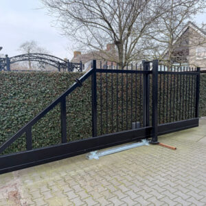 Complete vrijdragende schuifpoort met ronde spijlen inclusief automatisering plug en play