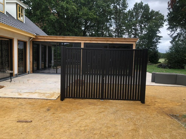 Dubbele rechte poort met lammellen